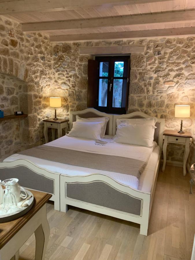 Vetilios Lithos Boutique Hotel Néon Oítilon Esterno foto