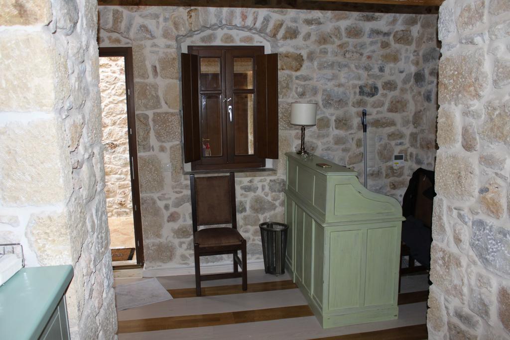 Vetilios Lithos Boutique Hotel Néon Oítilon Esterno foto