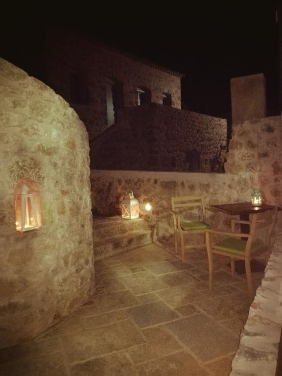 Vetilios Lithos Boutique Hotel Néon Oítilon Esterno foto